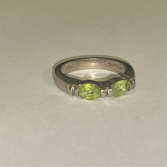 Peridot Natural Two-Stone Sterling Silver Designer Ring - Vintage. - Picture 2 of 11